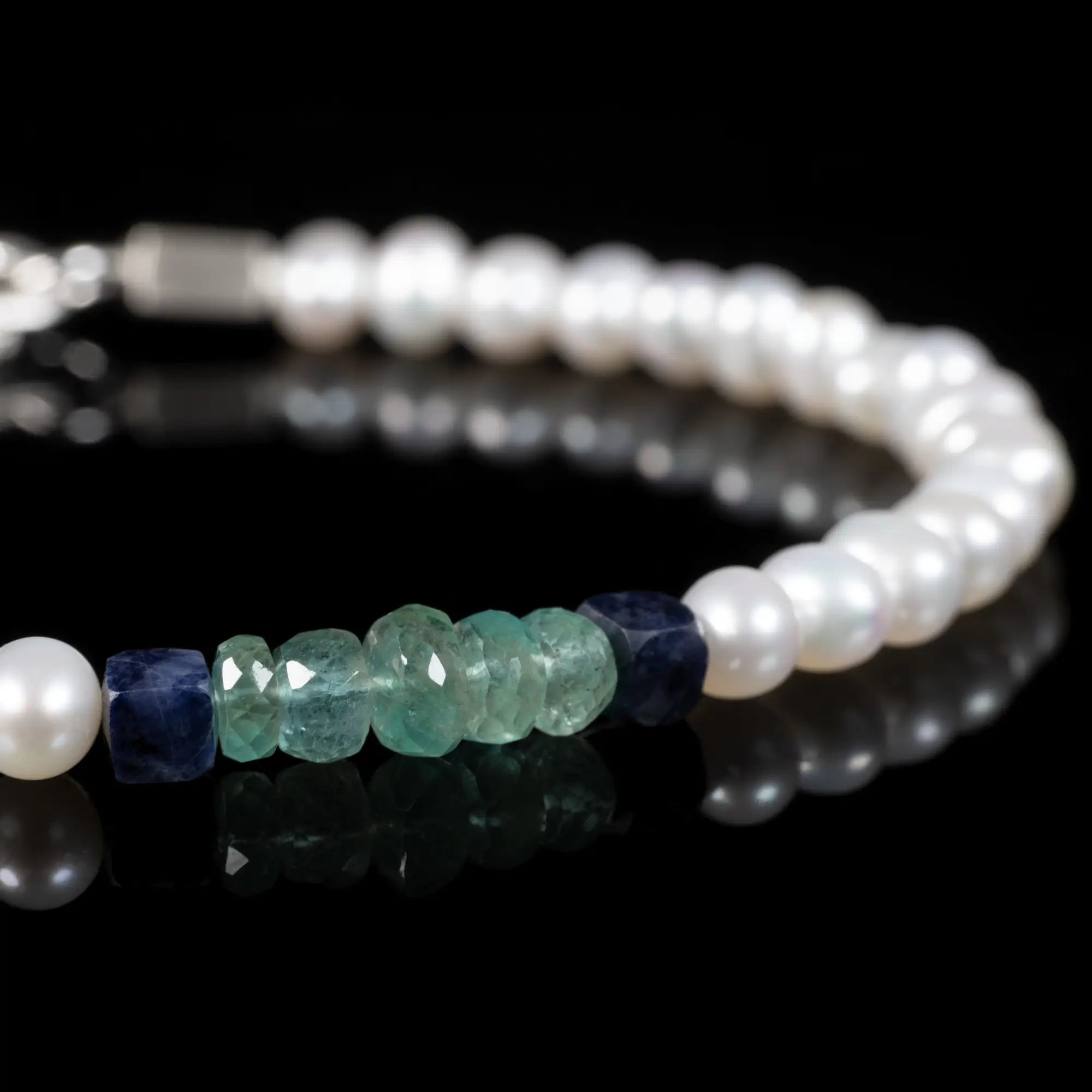 White Pearl - Emerald - Sapphire Bracelet I (4.5-5mm)