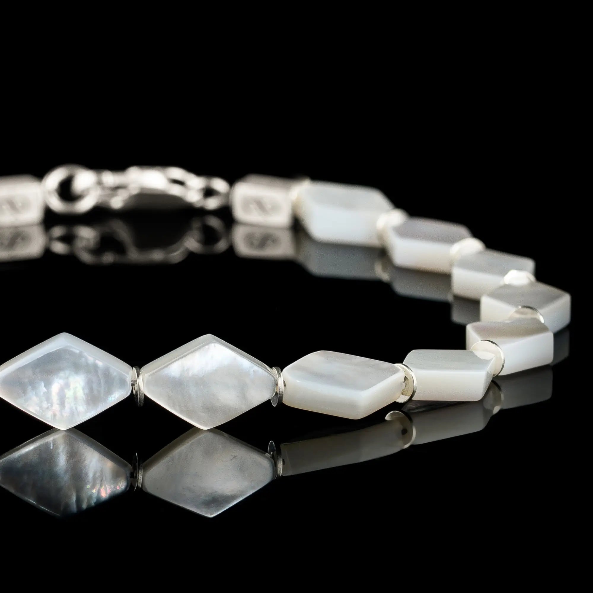 Close-up detail of silver lip oyster bracelet for men. 10x7mm shell. Aurum Brothers.