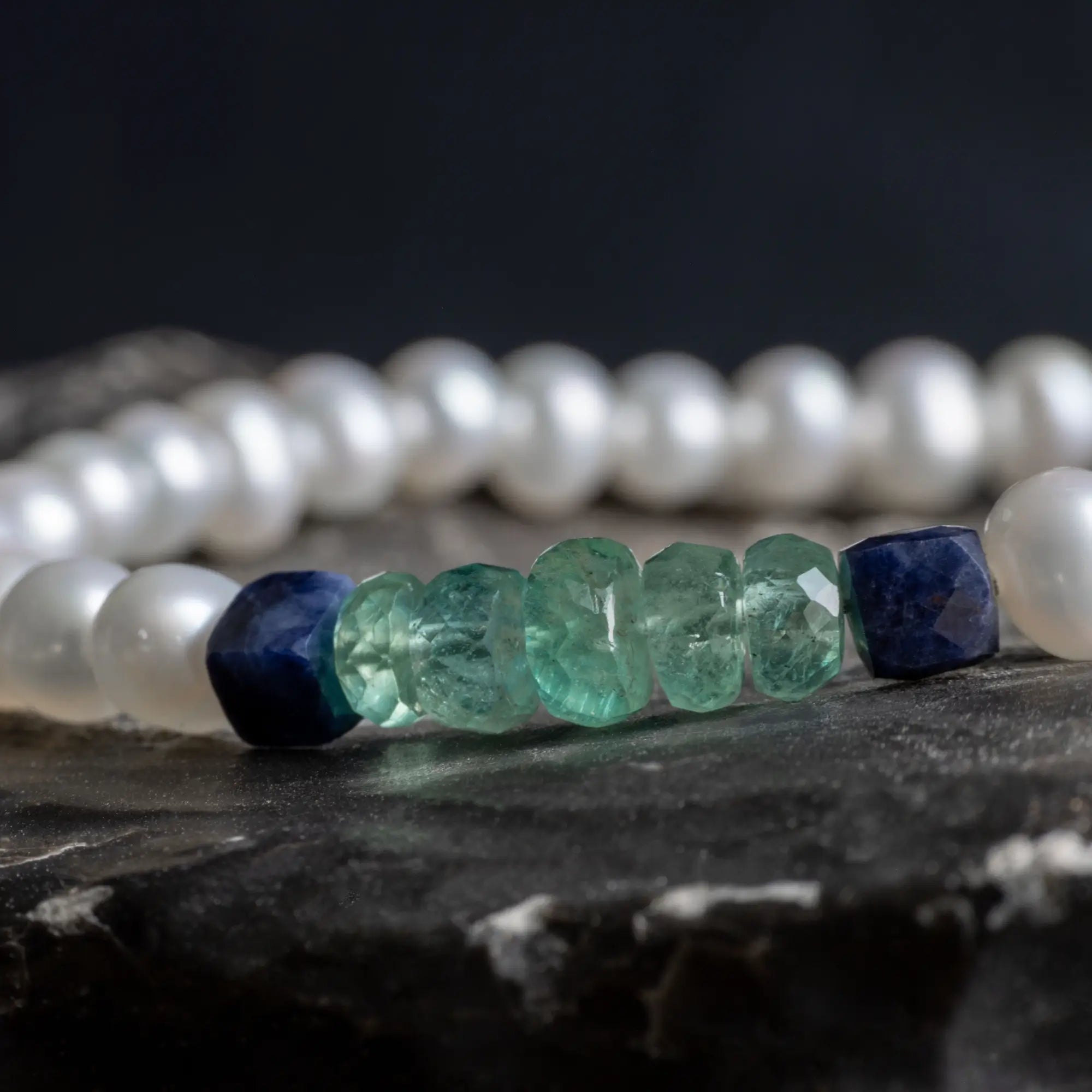 White Pearl - Emerald - Sapphire  Bracelet I (4.5-5mm)