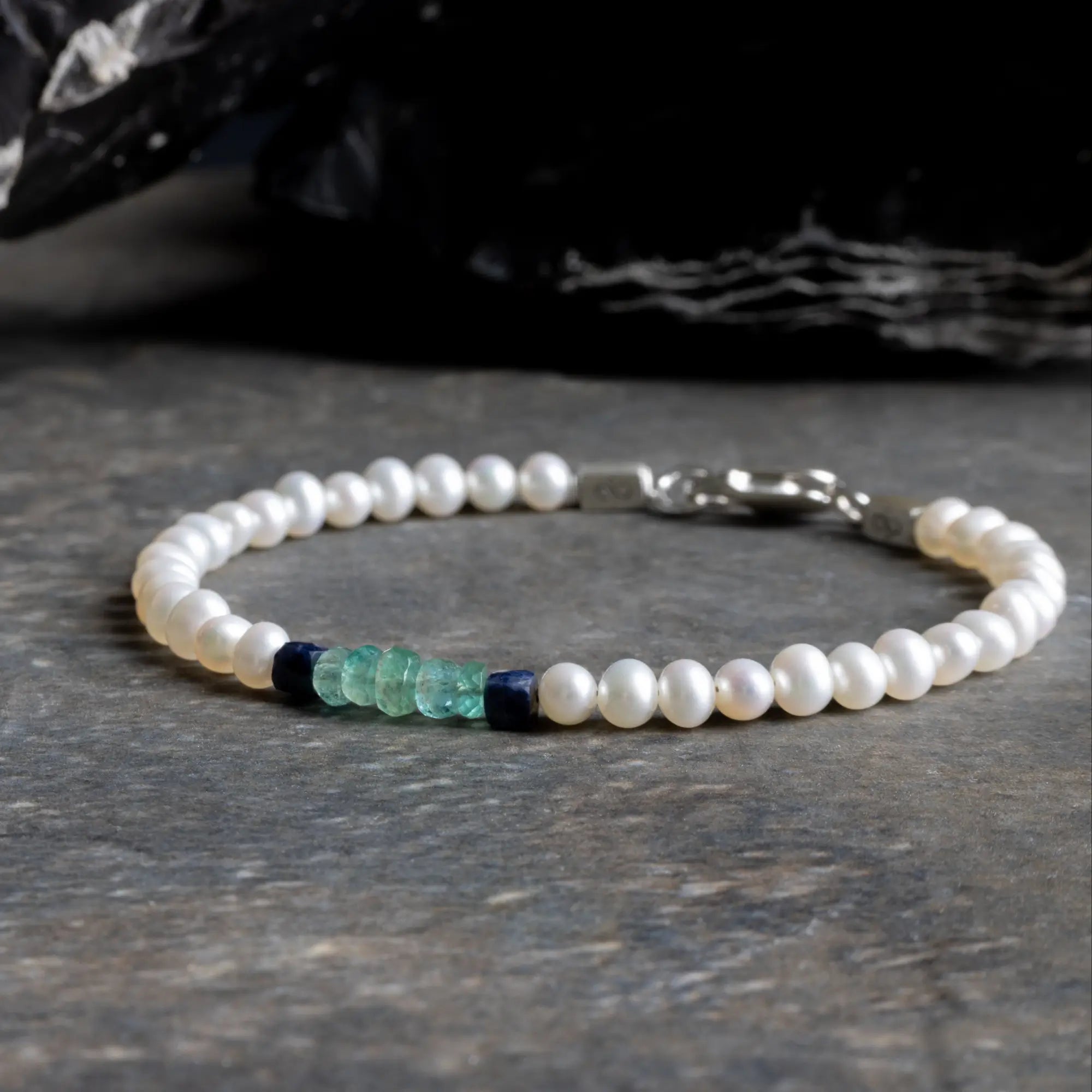 White Pearl - Emerald - Sapphire  Bracelet I (4.5-5mm)